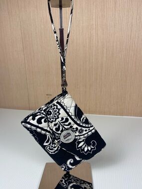 Vera Bradley Quilted Turn Lock Wristlet Wallet Black White Detachable Strap